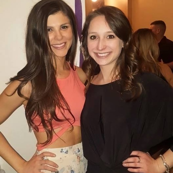 Tobi Undercut Coral Crop Top - Picture 5 of 5